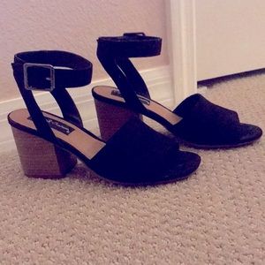 Like new - Black Heeled Sandals